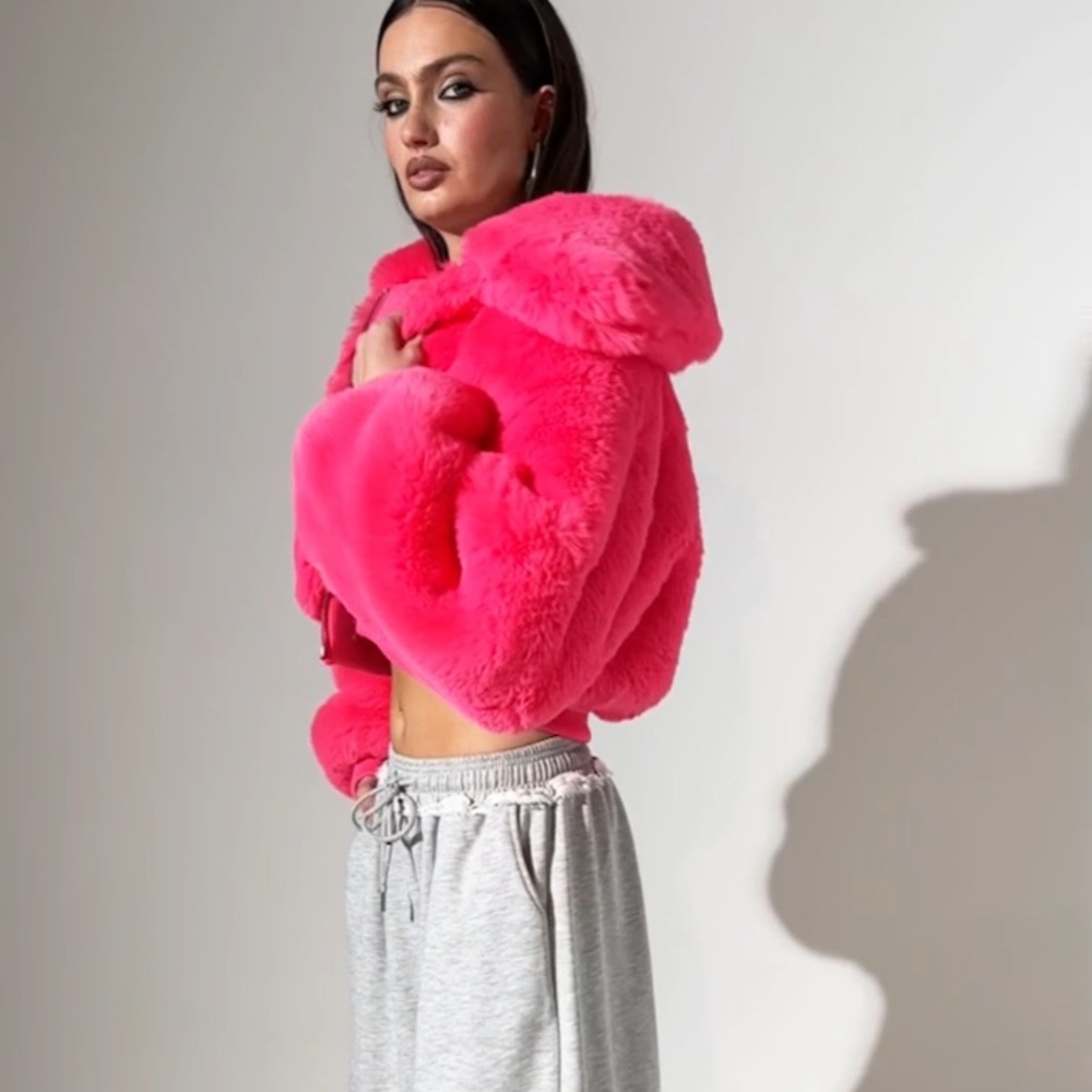 AKIRA NWT FAUX FUR BOMBER IN HOT PINK 💕Size M - Picture 11 of 15